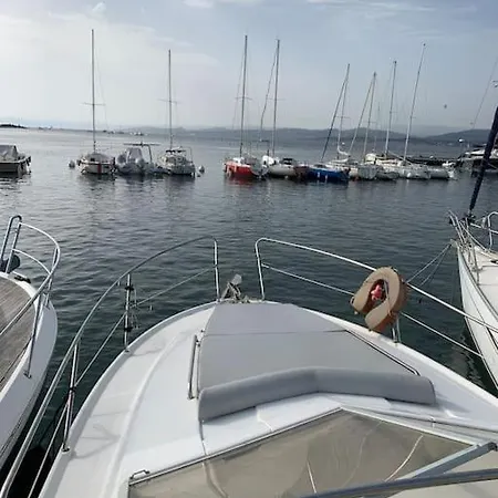 Bateau A Quai Au Brusc, Confort, Coucher De Soleil, Calme Six-Fours-les-Plages Exterior photo